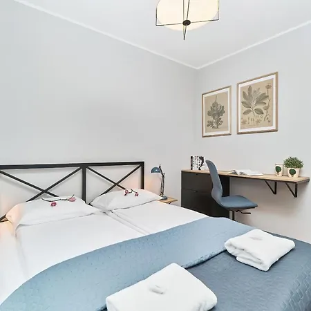 Modern Tumskie Ogrody With Ac & Balcony By Renters Apartman