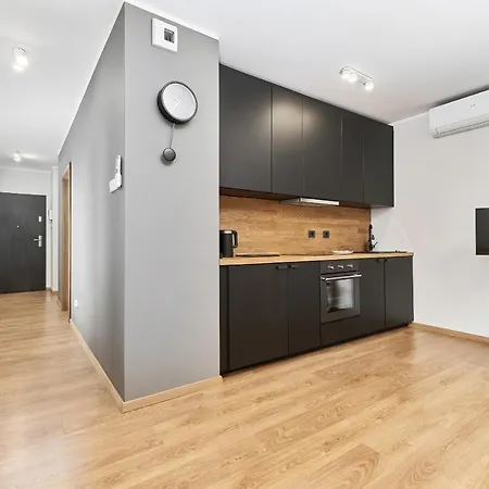 Modern Tumskie Ogrody With Ac & Balcony By Renters Apartment *
