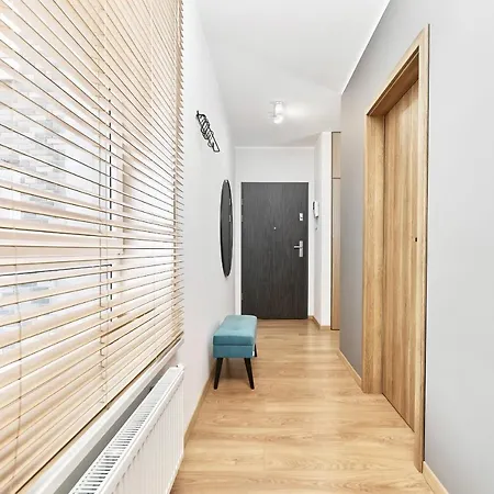 Apartment Modern Tumskie Ogrody With Ac & Balcony By Renters *